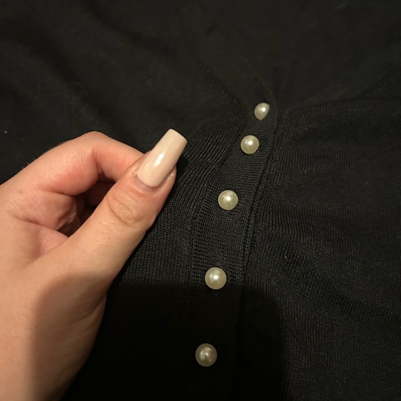 Detailed Pearl Sweater - Picture 4 of 4